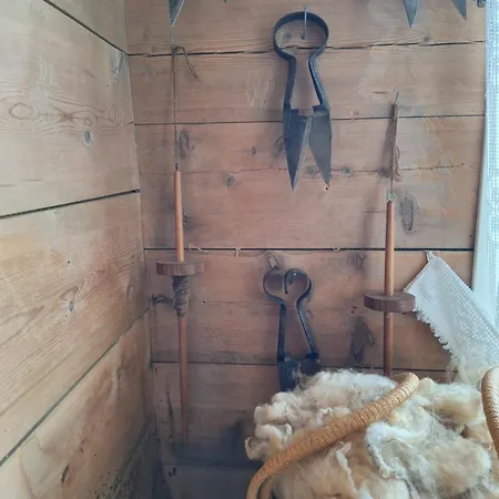 Indrebo Farm / Indrebo Gard * Eikelandsosen