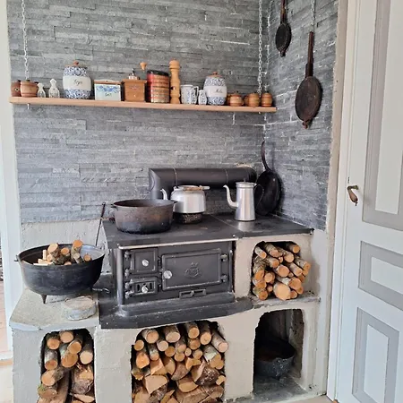 Indrebo Farm / Indrebo Gard Eikelandsosen