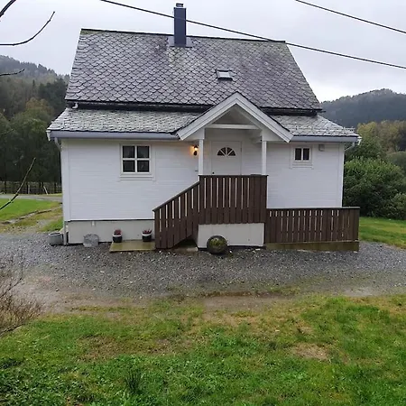 Indrebo Farm / Indrebo Gard * Eikelandsosen