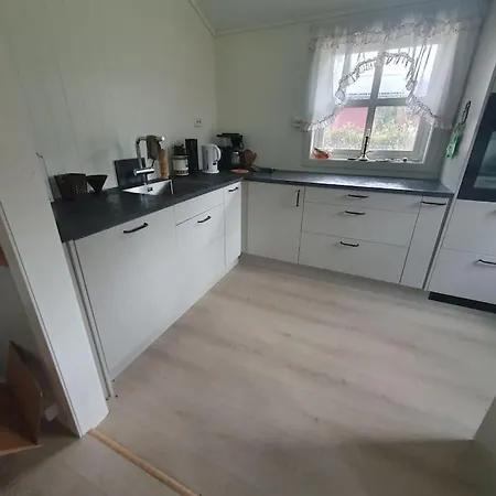 Indrebo Farm / Indrebo Gard * Eikelandsosen